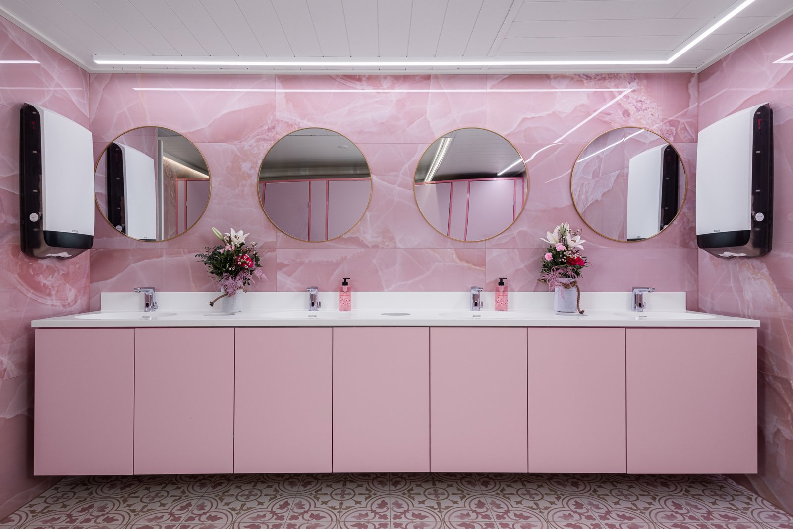 Kaleli Bar & Kitchen -ravintolan wc-tilan valaistus
